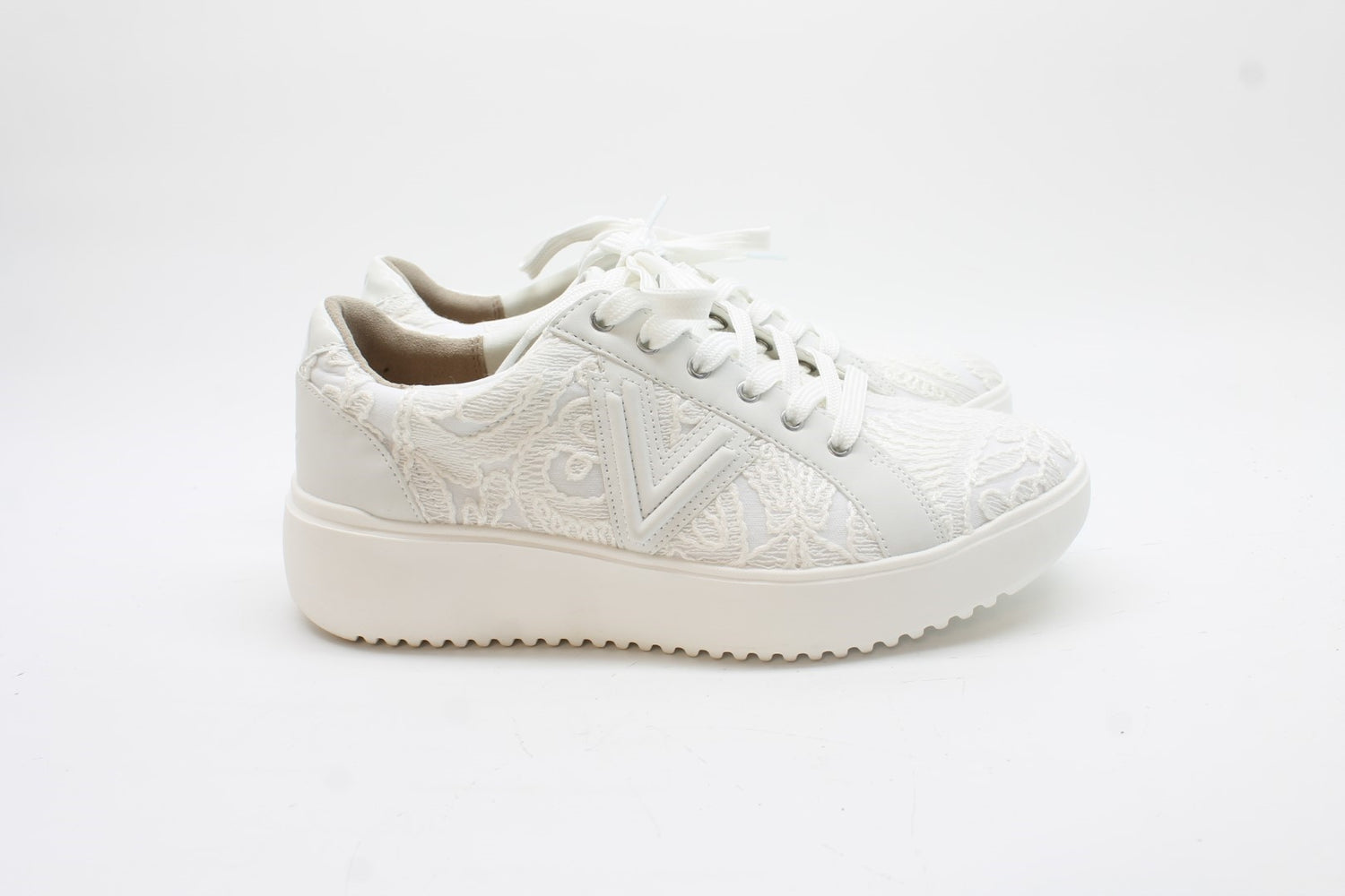 Vionic Women's Kearny Lace Up Sneakers Floor Sample