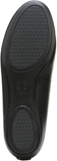 Naturalizer Women's Maxwell Round Toe Slip-On Ballet Flats