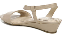 LifeStride women's Yasmine Wedge Sandal