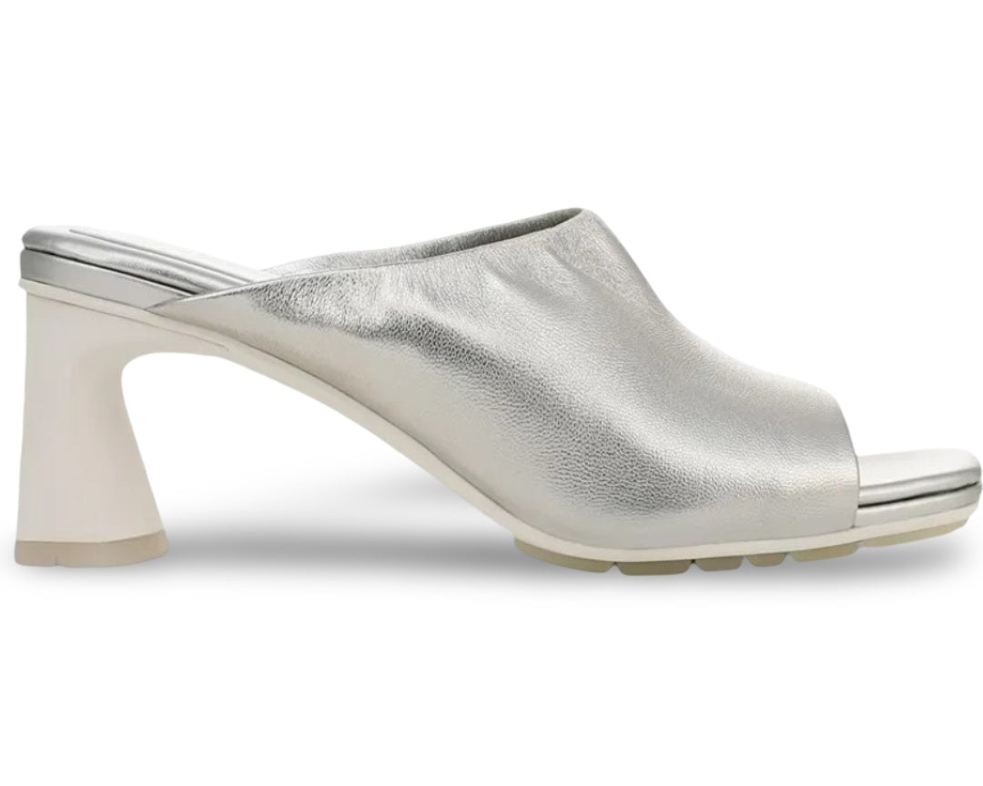 Naturalizer Women's Game Changer High Slide Sandal NW/OB