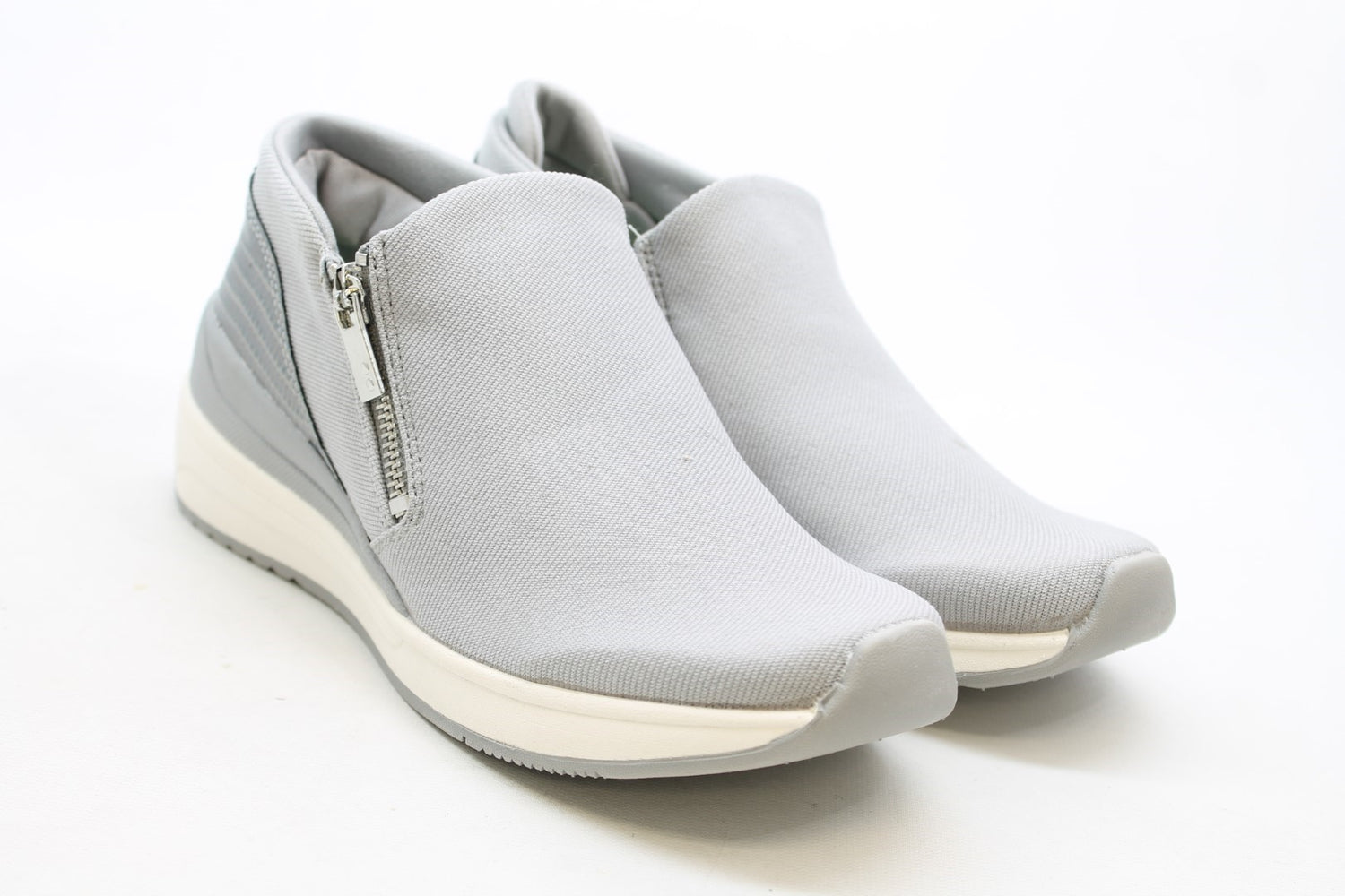 Paloma Grey