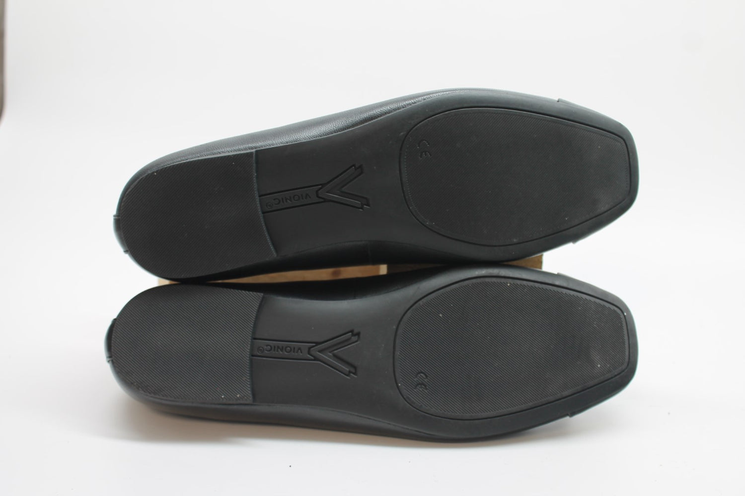 Vionic Women's Klara Ballet Flat Floor Sample