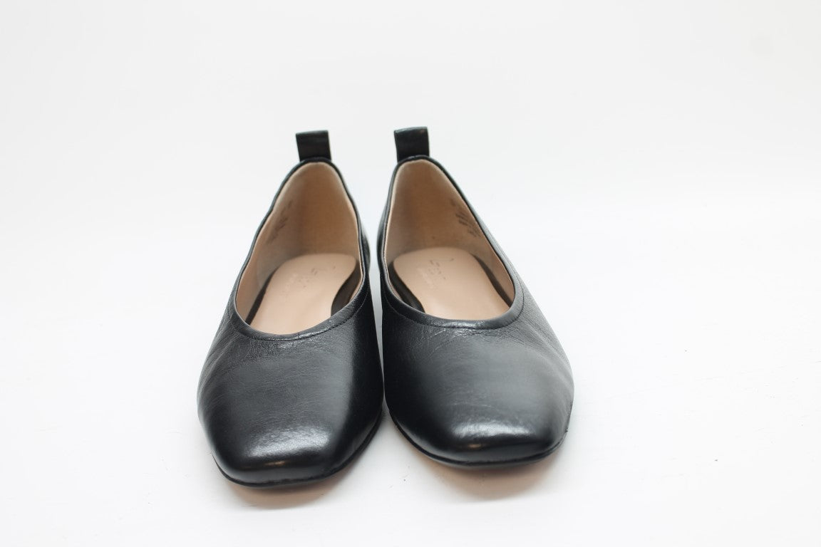 Naturalizer Women's Carla Flats Floor Sample
