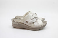 BZees Women's Smile Wedge Sandals Floor Sample