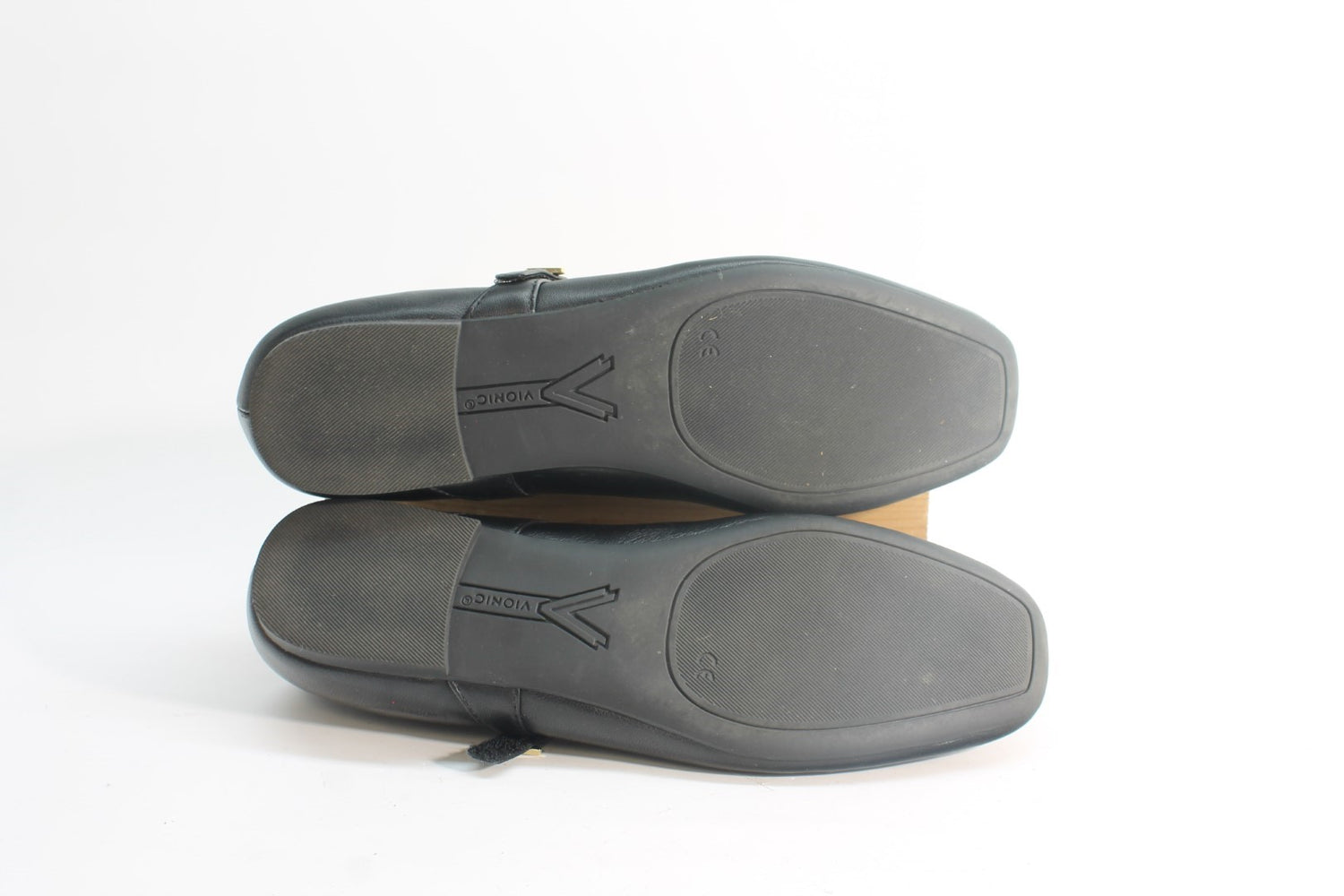 Vionic Alameda Women's Flats, Floor Saample