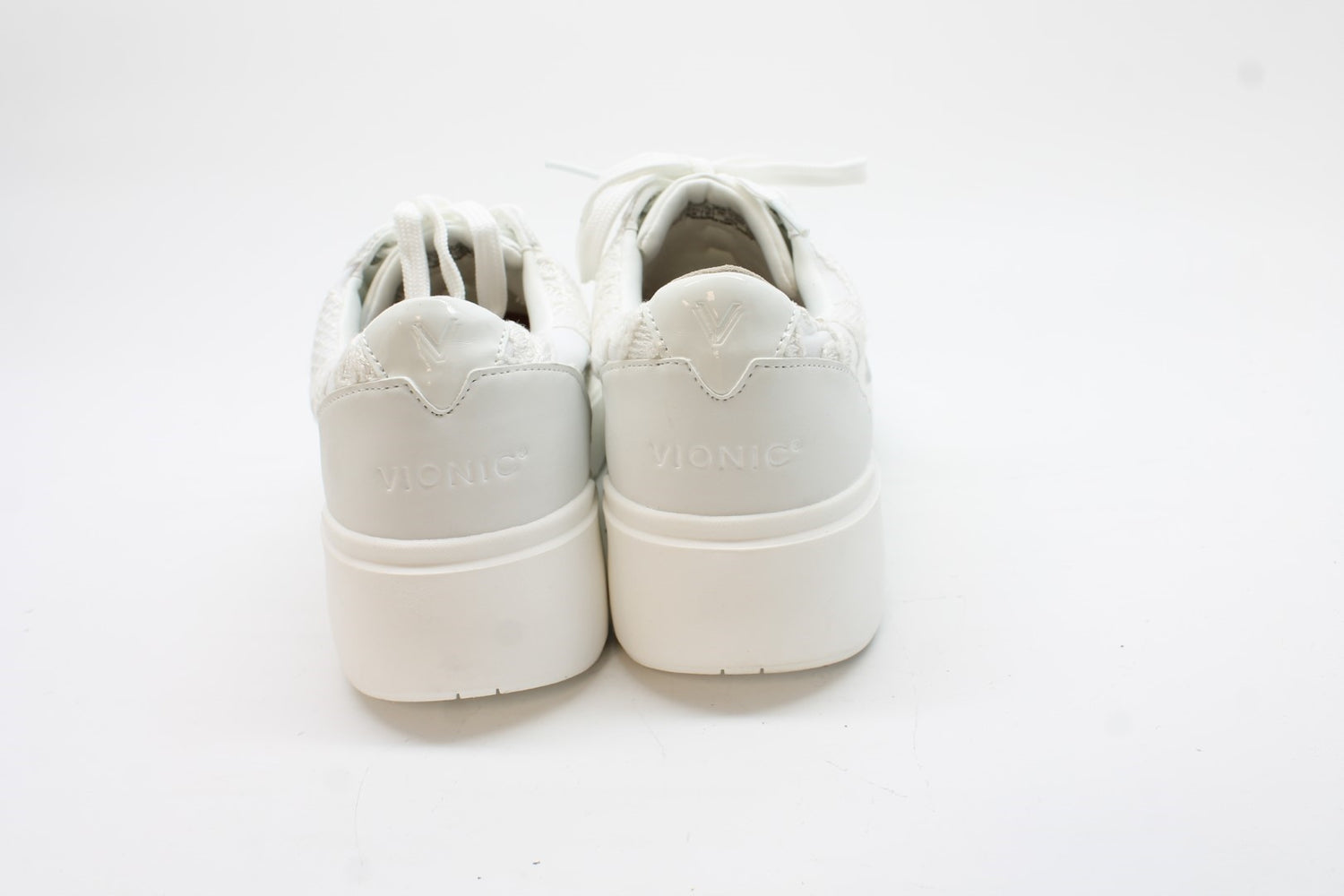 Vionic Women's Kearny Lace Up Sneakers Floor Sample