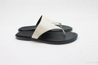 Vince Women's Ellis Leather Thong Sandals Floor Sample