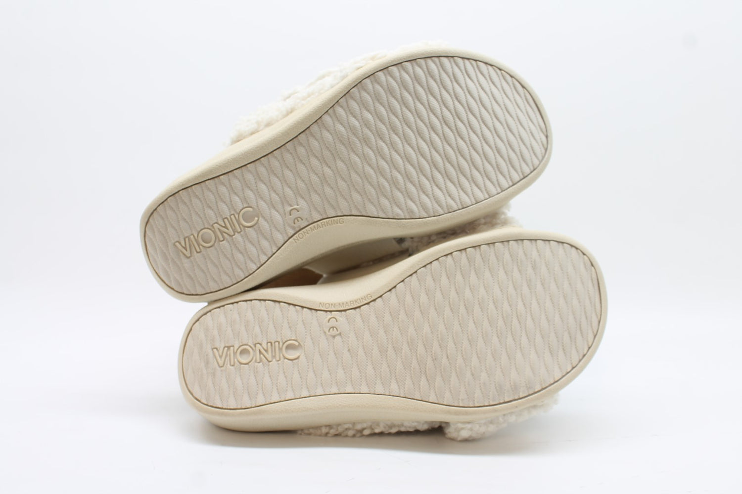 Vionic Women's Relax II Slippers Floor Sample