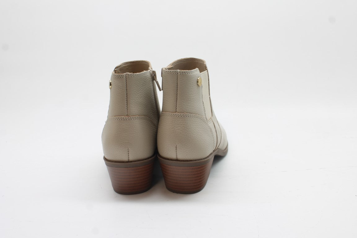 Vionic Women's Finn Boots Floor Sample