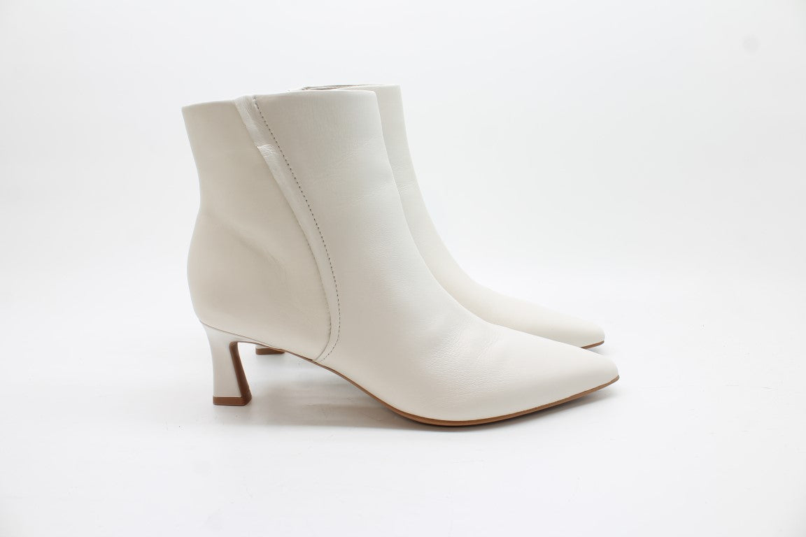 Naturalizer Women's Deesha Ankle Boot Floor Sample