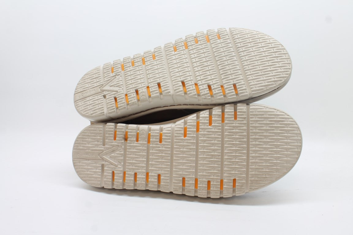 Vionic Men's Uptown Clogs Floor Sample
