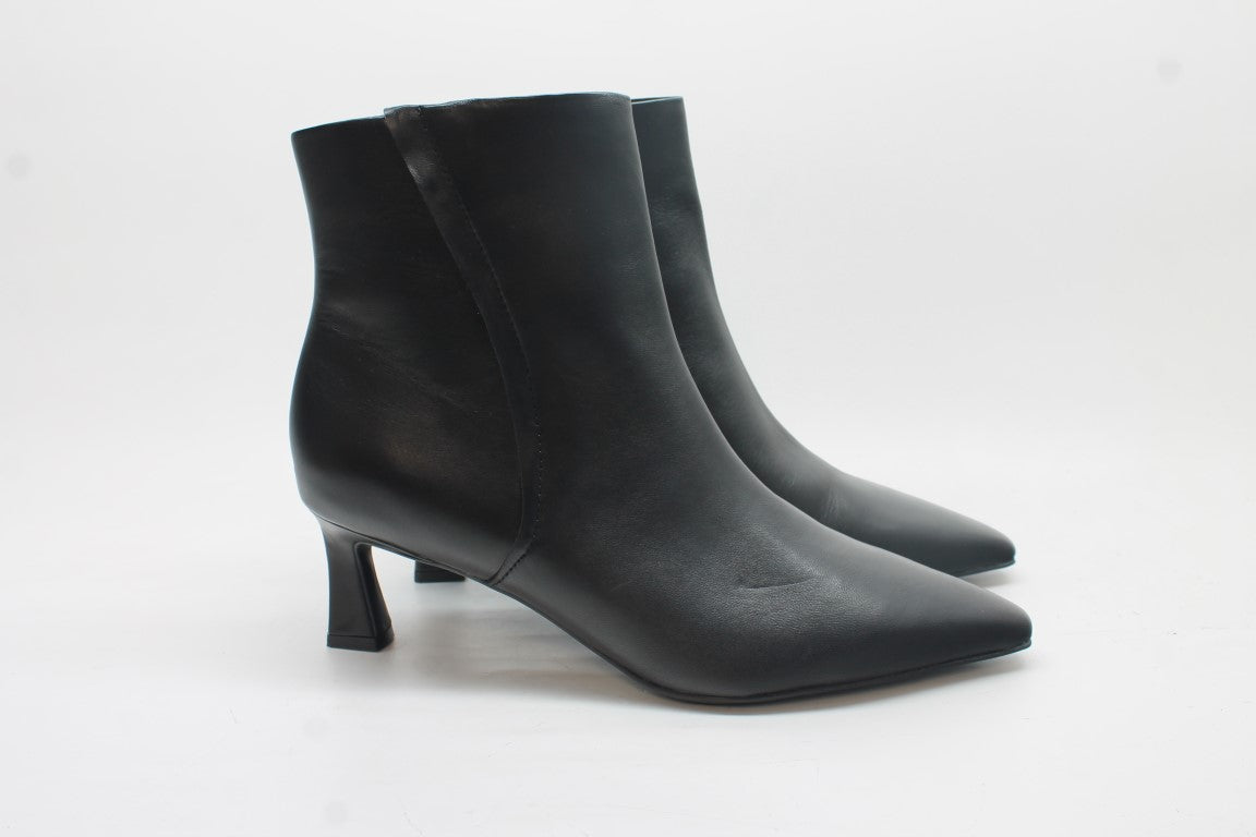 Naturalizer Women's Deesha Ankle Boot Floor Sample