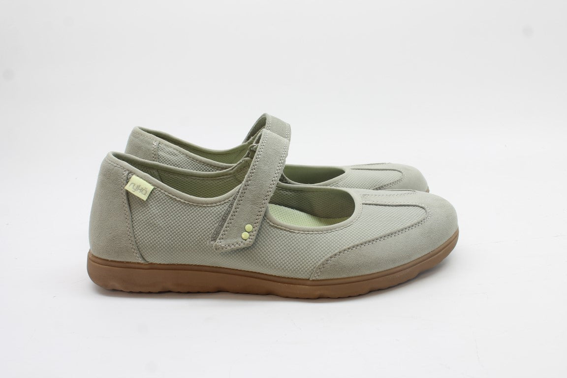 Ryka Women's Effortless Slip-On Sneaker Floor Sample