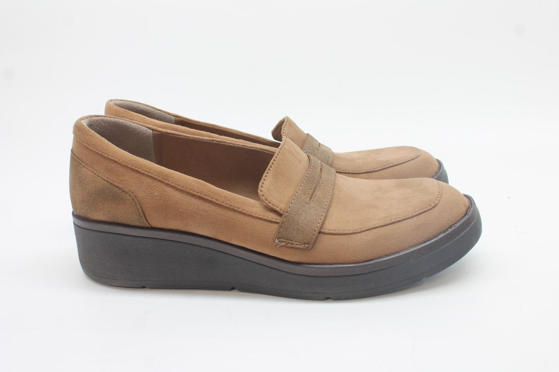 BZees Fast Track Women's Slip-On Loafers Floor Sample