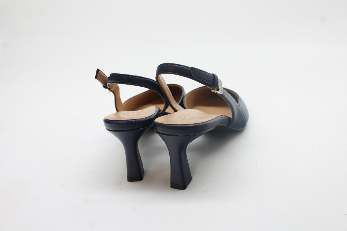 Naturalizer  Women's Dalary Slingback Black Pumps Floor Sample
