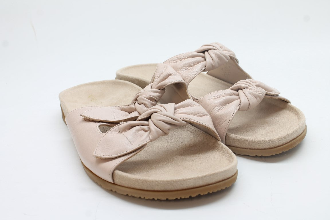 Cameo Pink