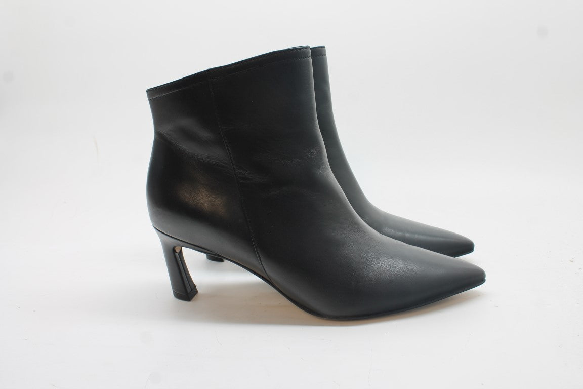 27 Edit Naturalizer Women's Maya Boots Floor Sample