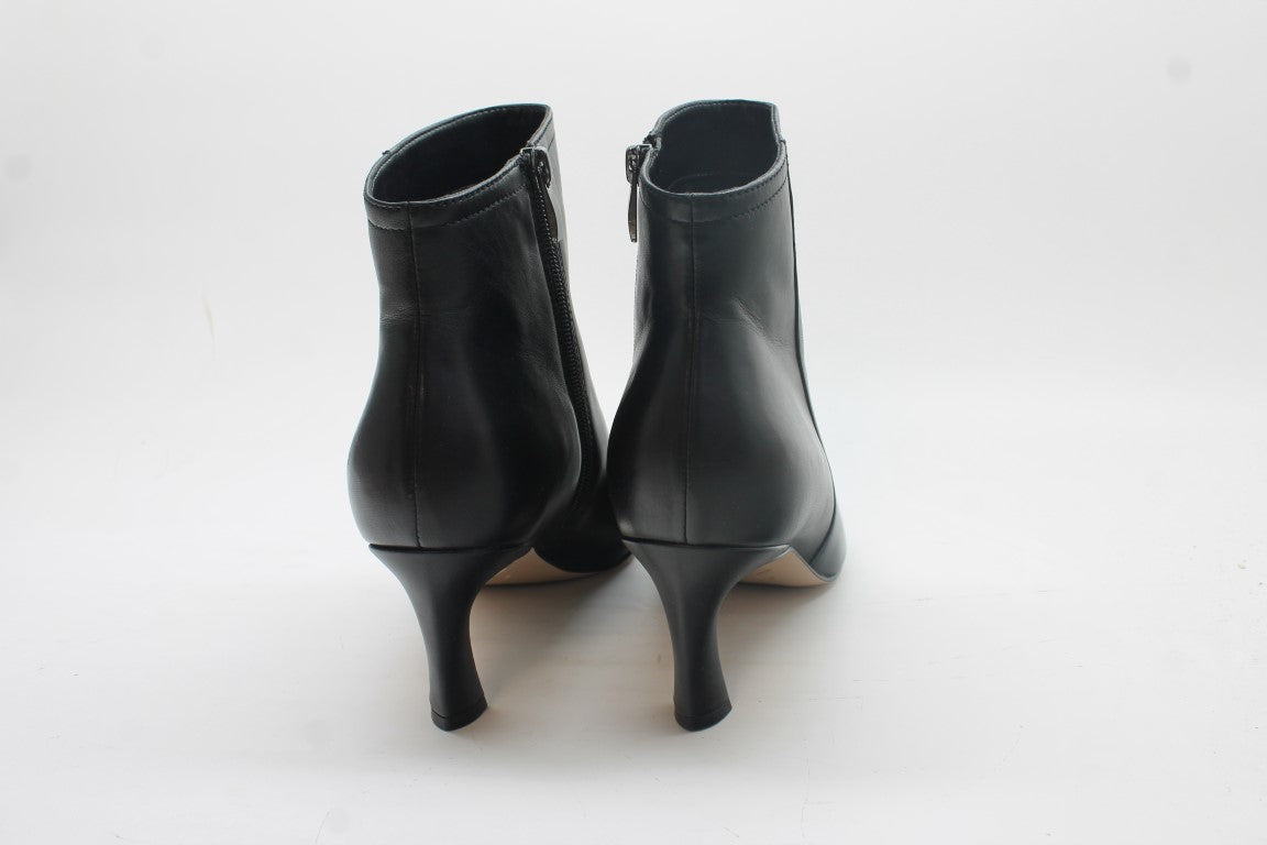 27 Edit Naturalizer Women's Maya Boots Floor Sample