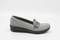 BZees Women's Gamma 2 Slip On Loafers Floor Sample