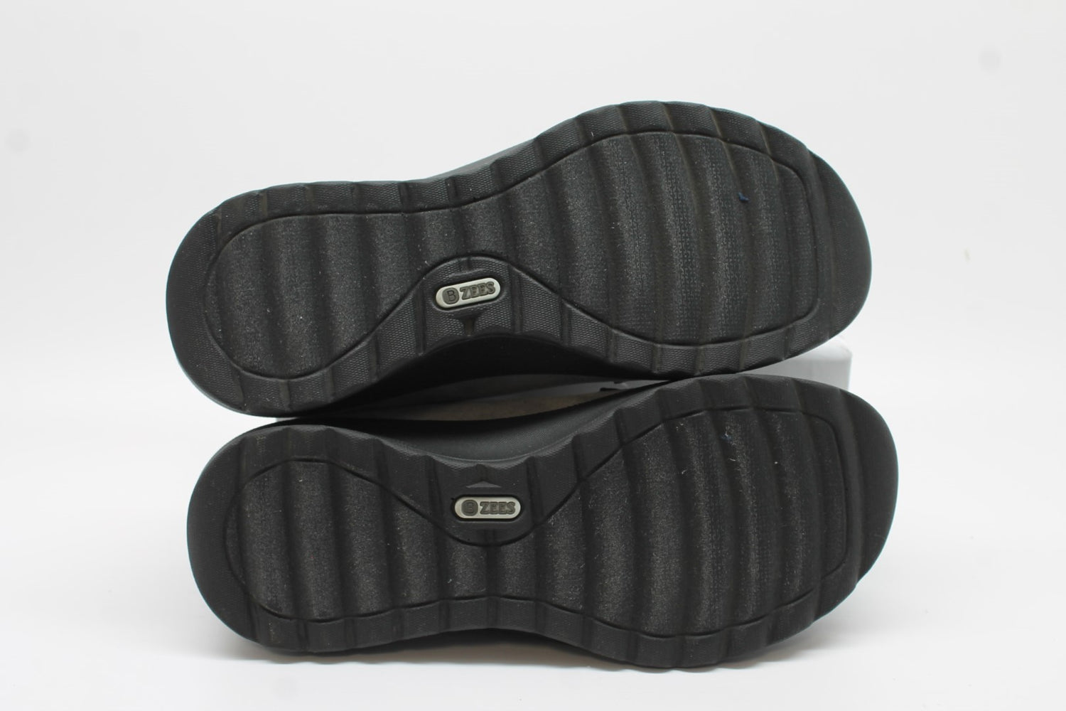 BZees Women's Gamma 2 Slip On Loafers Floor Sample