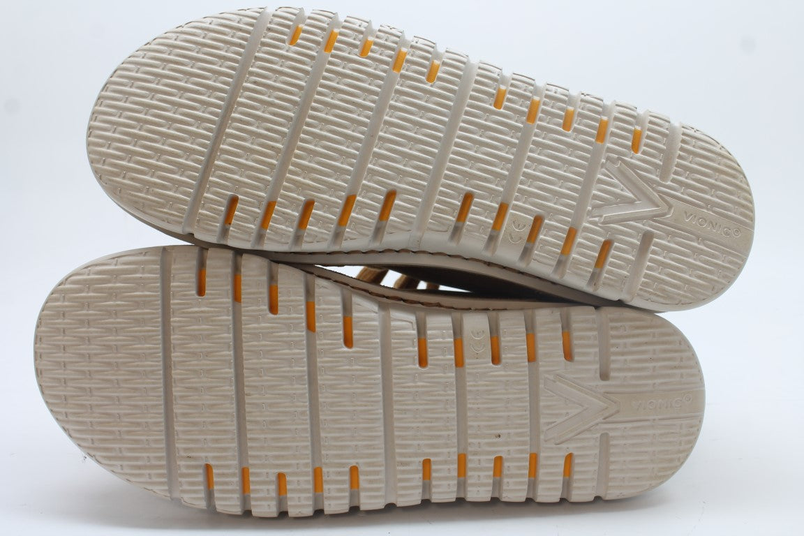 Vionic Men's Uptown Chukka Boost Floor Sample