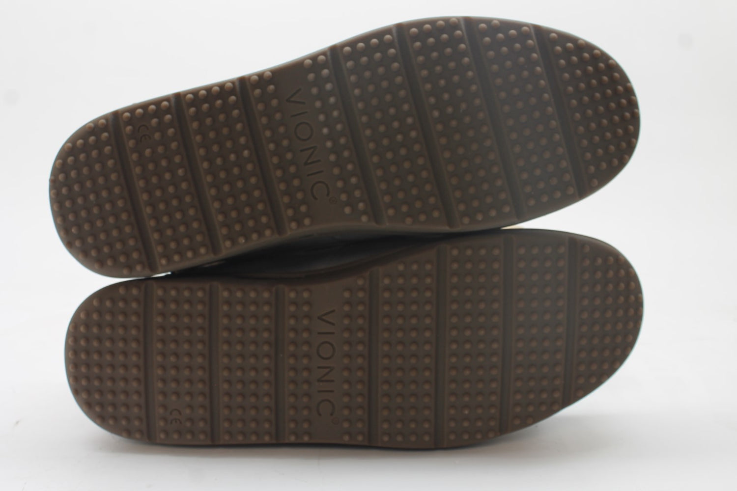 Vionic Gustavo Men's Slipper, Floor Sample
