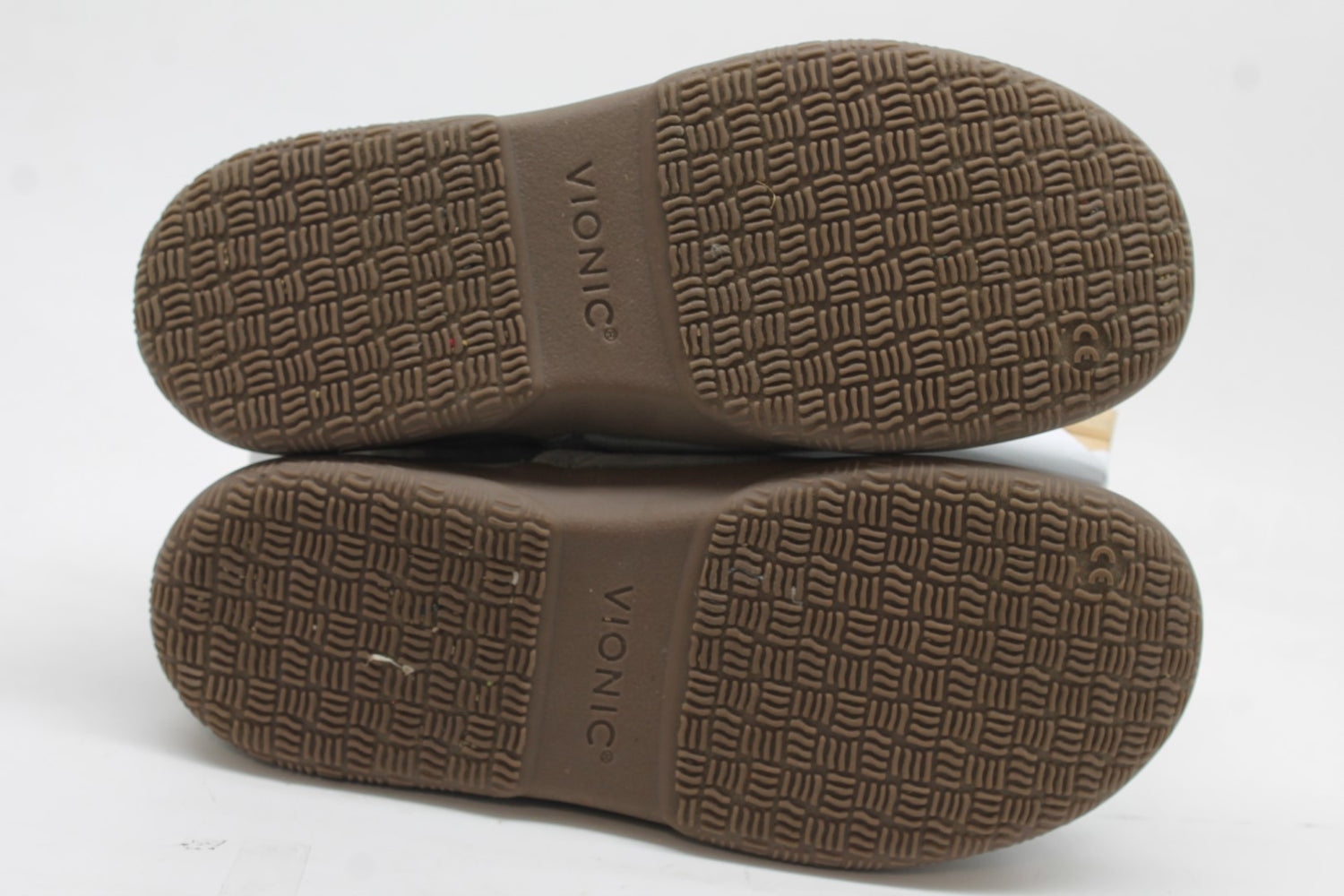 Vionic Women's Clare Cozy Collar Slippers Floor Sample