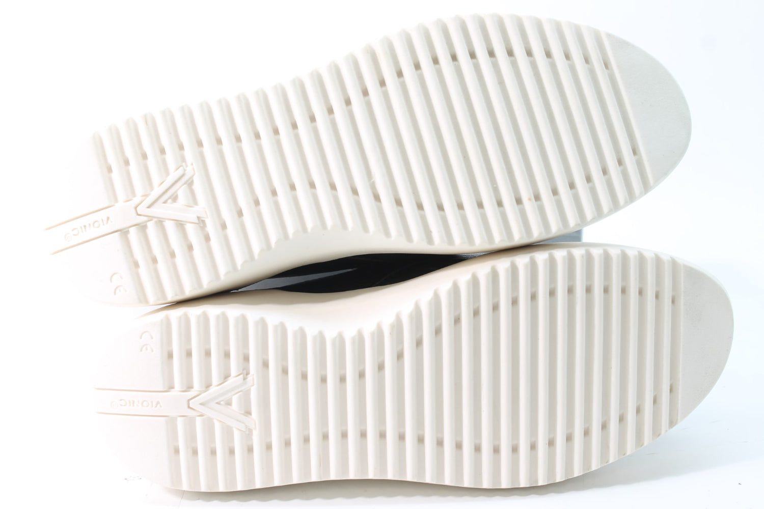 Vionic Women's Kearny 2.0 Slip on Sneakers Floor Sample