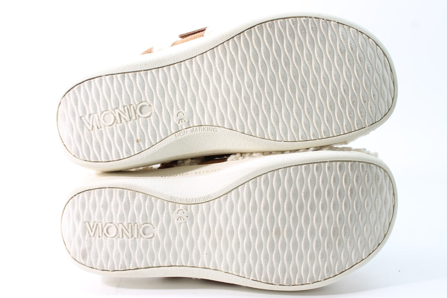 Vionic Women's Izzy Clogs Floor Sample