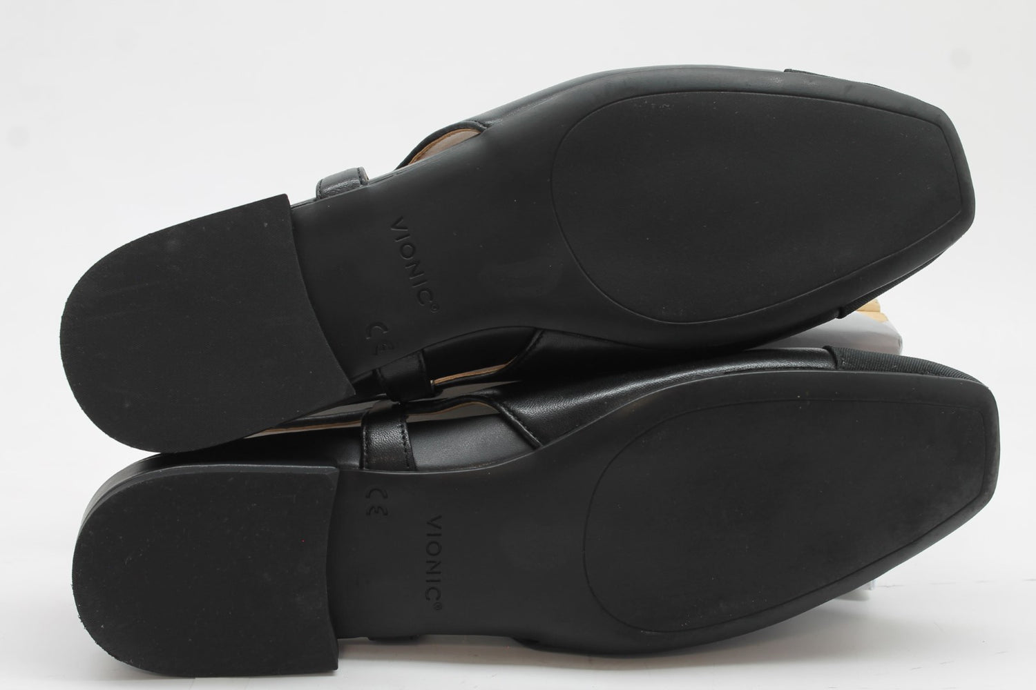 Vionic Petaluma Women's Flat Floor Sample