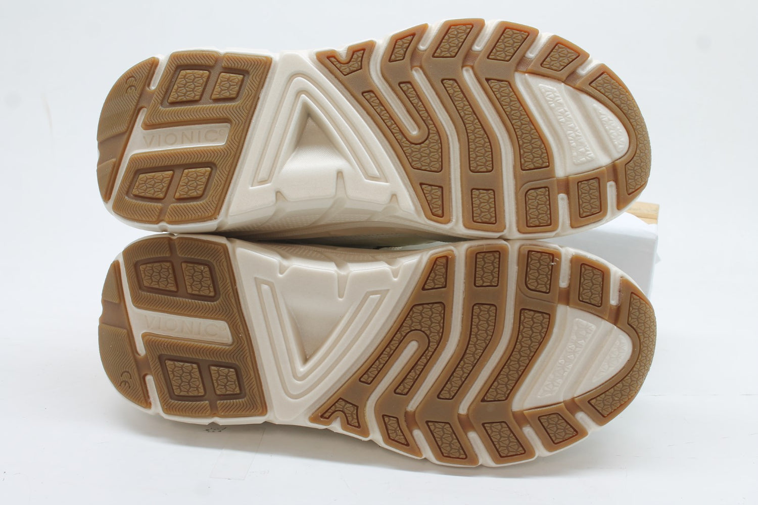 Vionic Women's Walk Max Skyline Sneakers Floor Sample