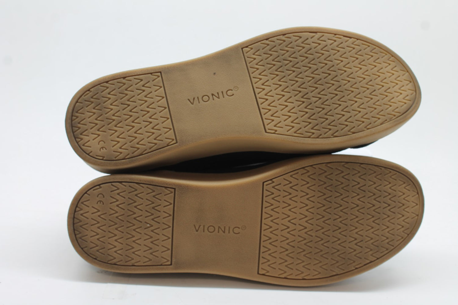 Vionic Women's Winny Knit Sneakers Floor Sample