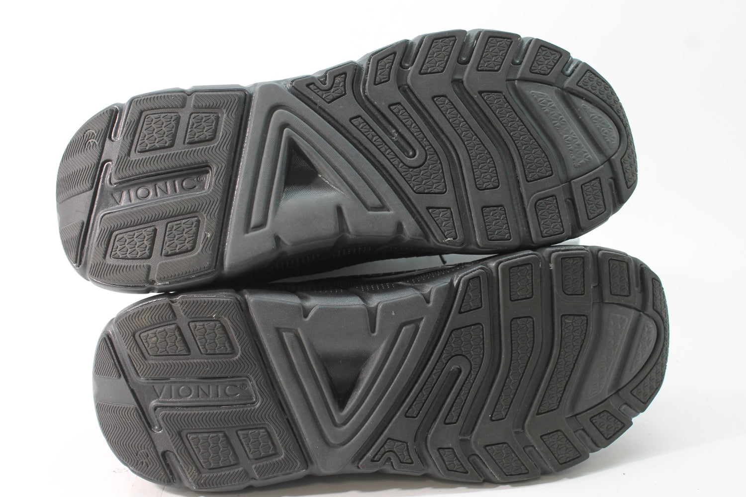 Vionic Women's Walk Max II Sneakers Floor Sample