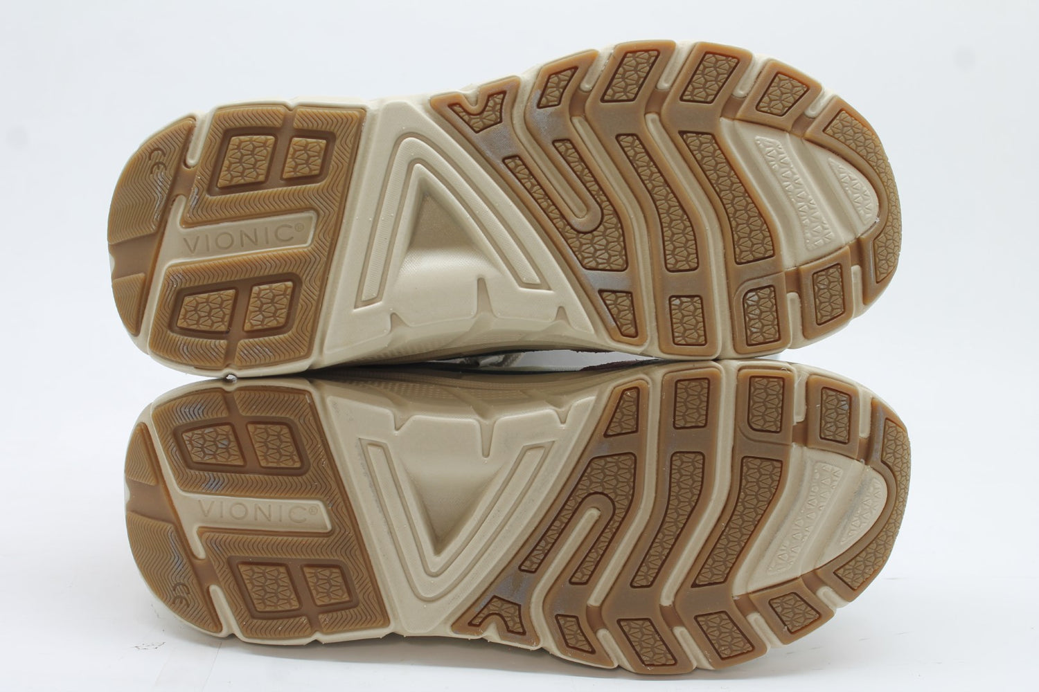 Vionic Women's Walk Max Skyline Sneakers Floor Sample