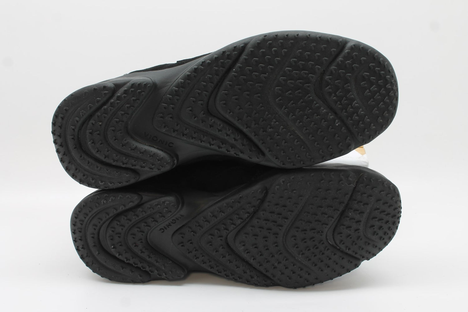 Vionic Women's Walk Slim Glide Sneakers Floor Sample