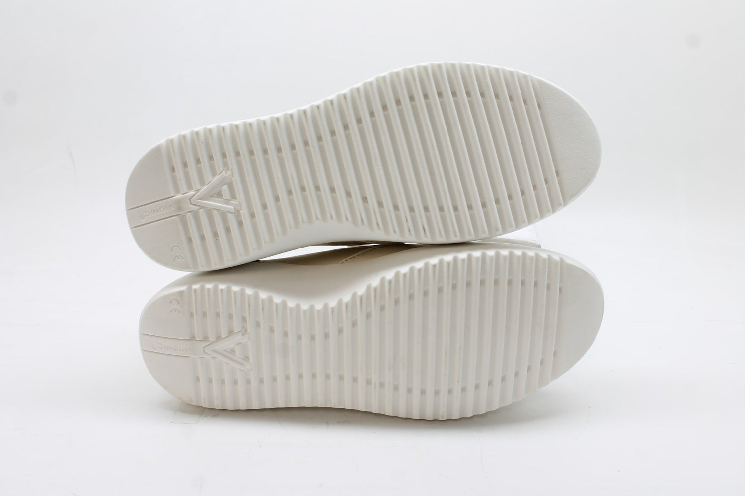 Vionic Women's Kearny 2.0 Slip on Sneakers Floor Sample