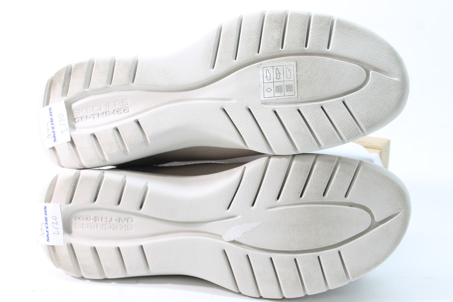 Skechers Women's Slip Ins On The Go Flex Camellia Sneakers Floor Sample