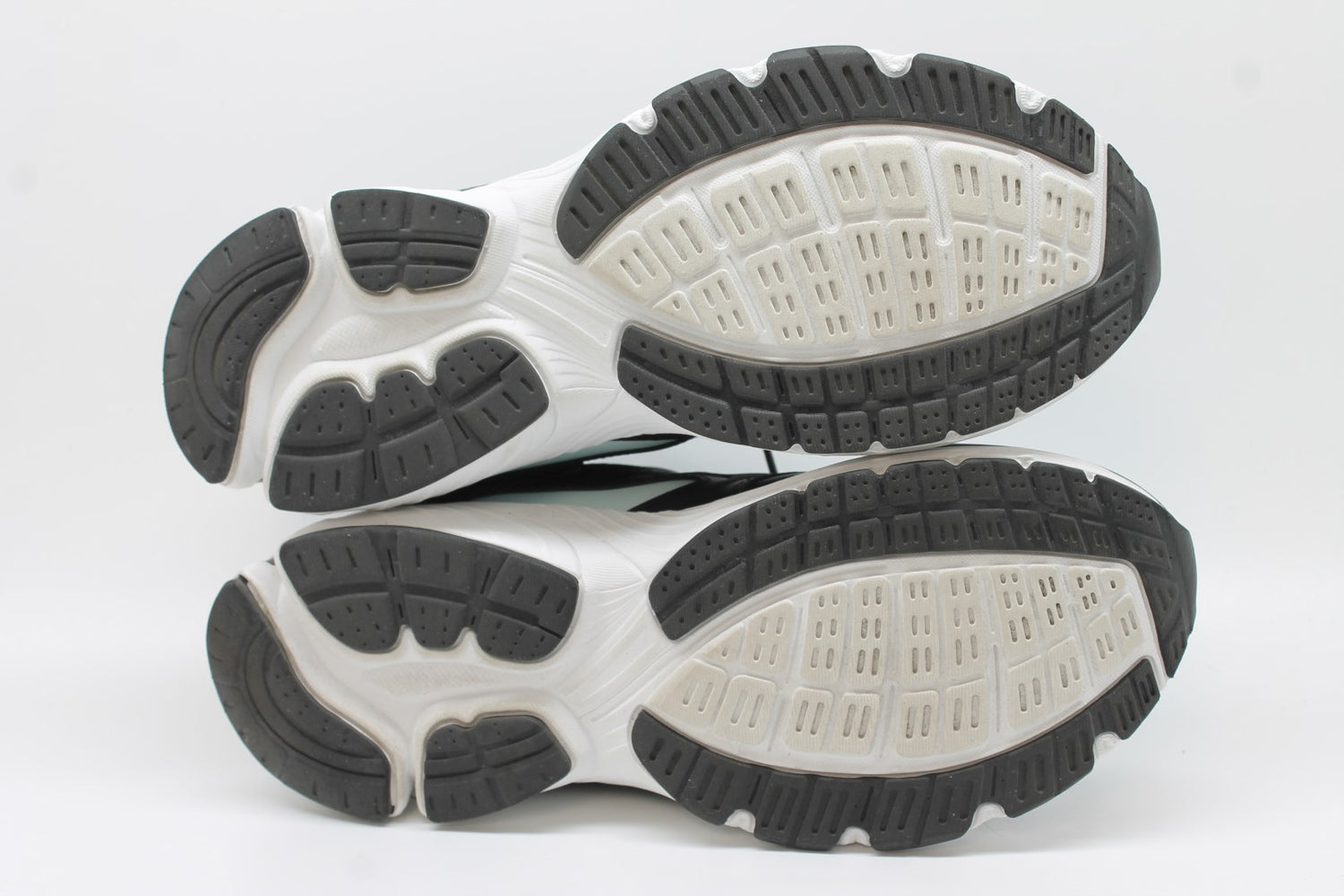 Ryka Invoke Women's Sneakers Floor Sample