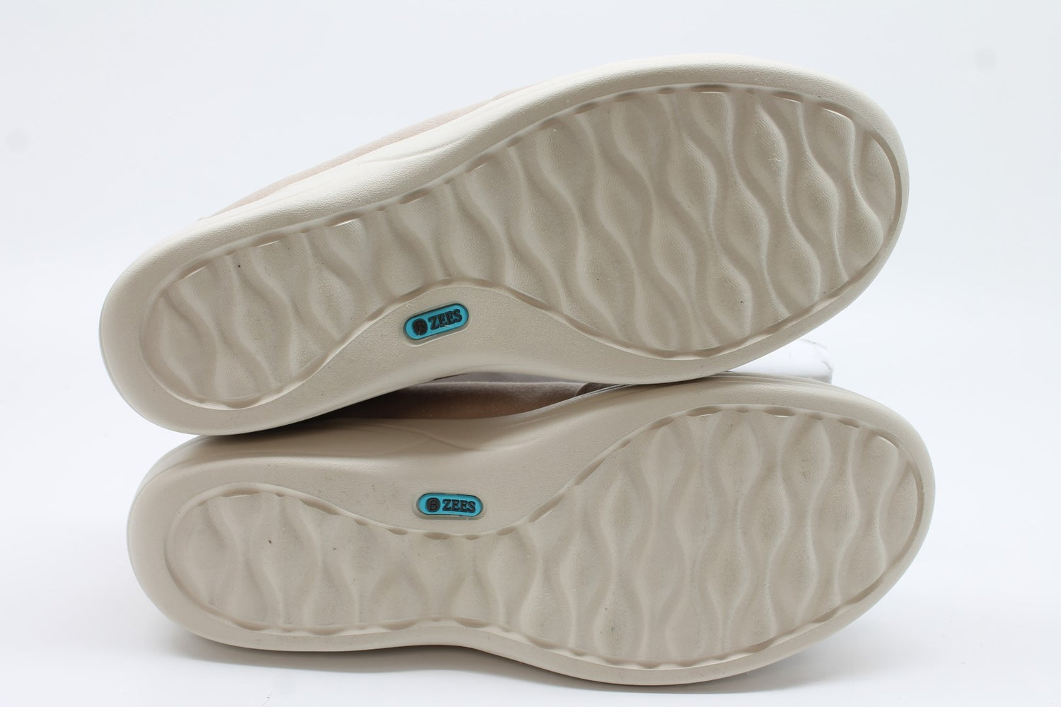 BZees Women's Paige Slip On Ballet Flats Floor Sample