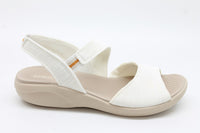 BZees Cheerful Women's Strappy Sandals Floor Sample
