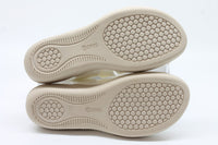 BZees Cheerful Women's Strappy Sandals Floor Sample