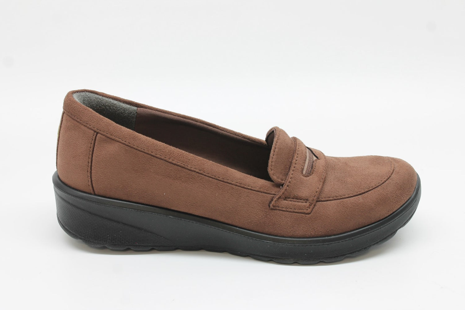 BZees Women's Gamma Loafers Floor Sample