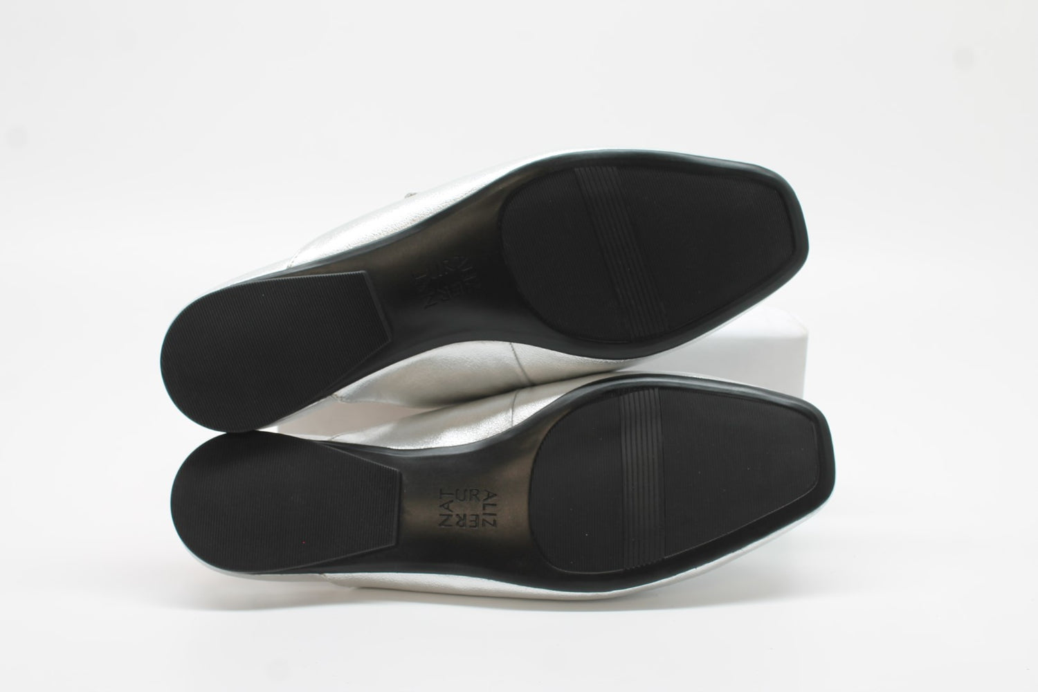 Naturalizer Apple Women's Slip On Mules Floor Sample