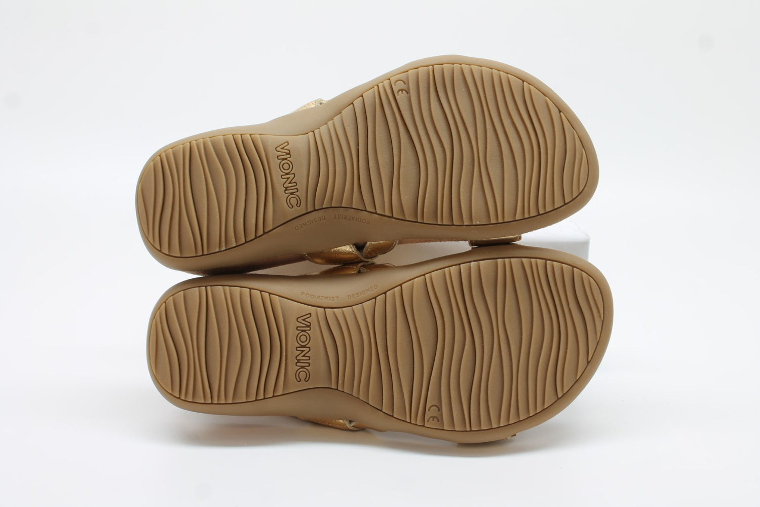 Vionic Women's Reese Slingback Sandals Floor Sample