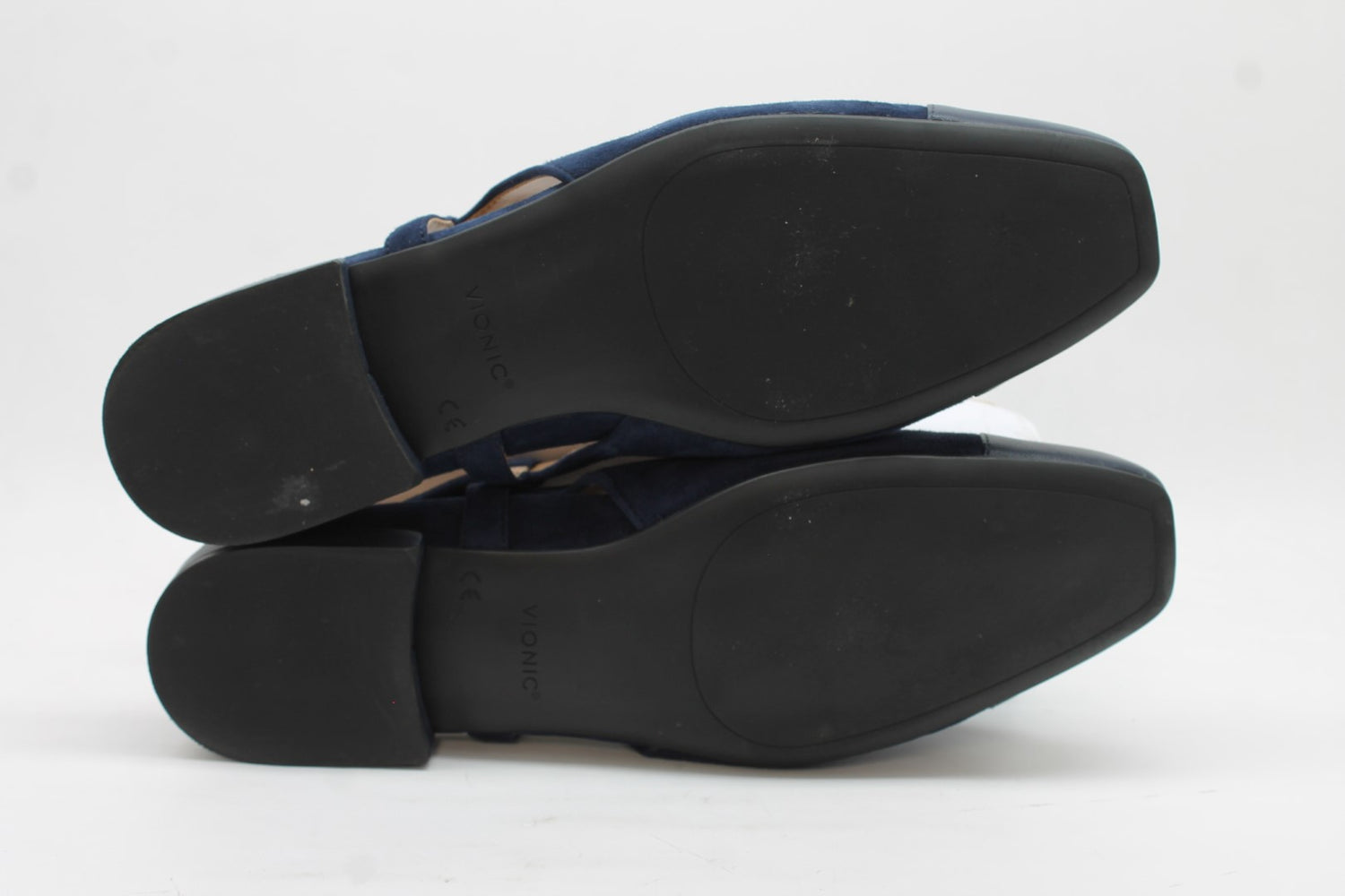 Vionic Petaluma Women's Flat Floor Sample