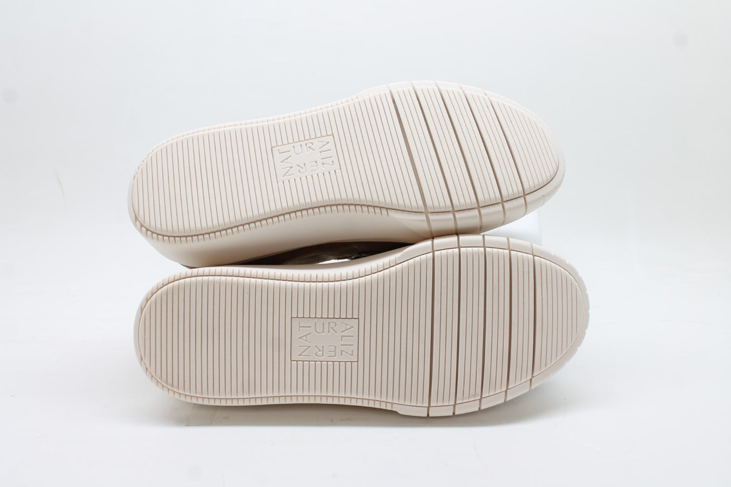 Naturalizer Daphne Women's Slip On Fashion Sneaker Floor Sample