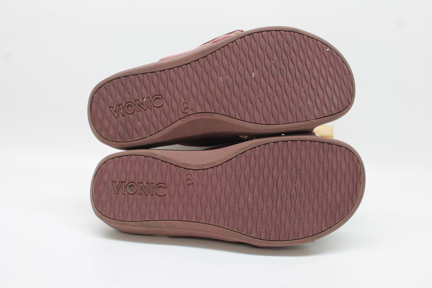 Vionic Women's Relax II Slippers Floor Sample