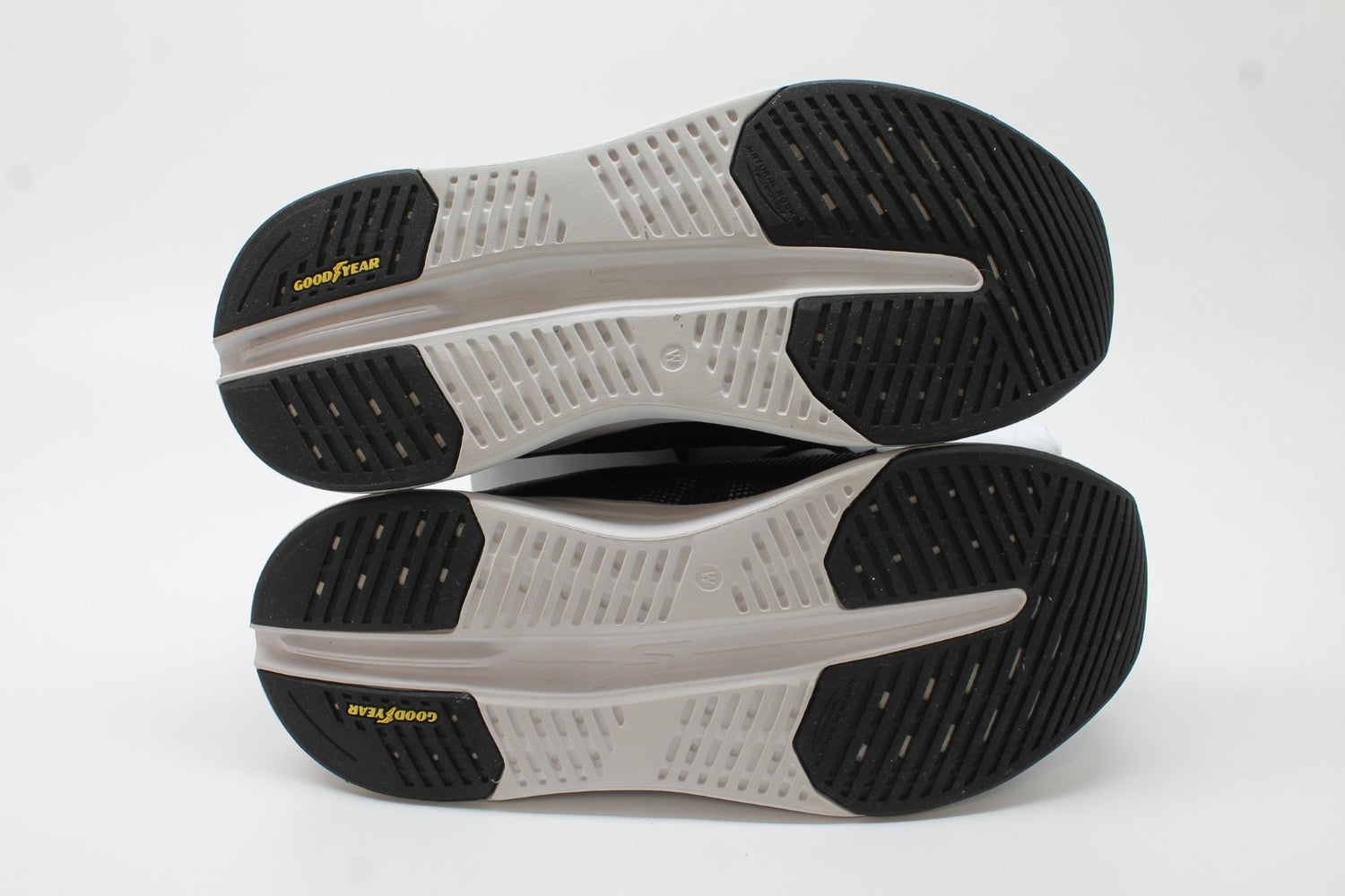 Skechers Women's Max Cushioning Glide Step Aberdeen Floor Sample