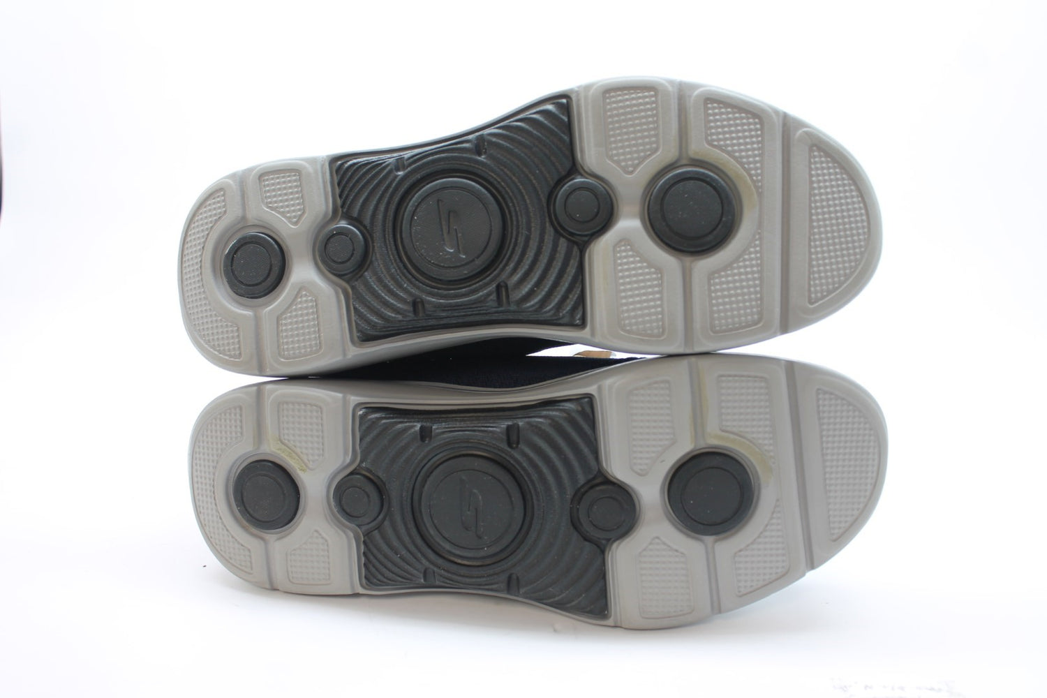 Skecher's Men's Arch Fit 2.0 Grand Sneakers Floor Sample