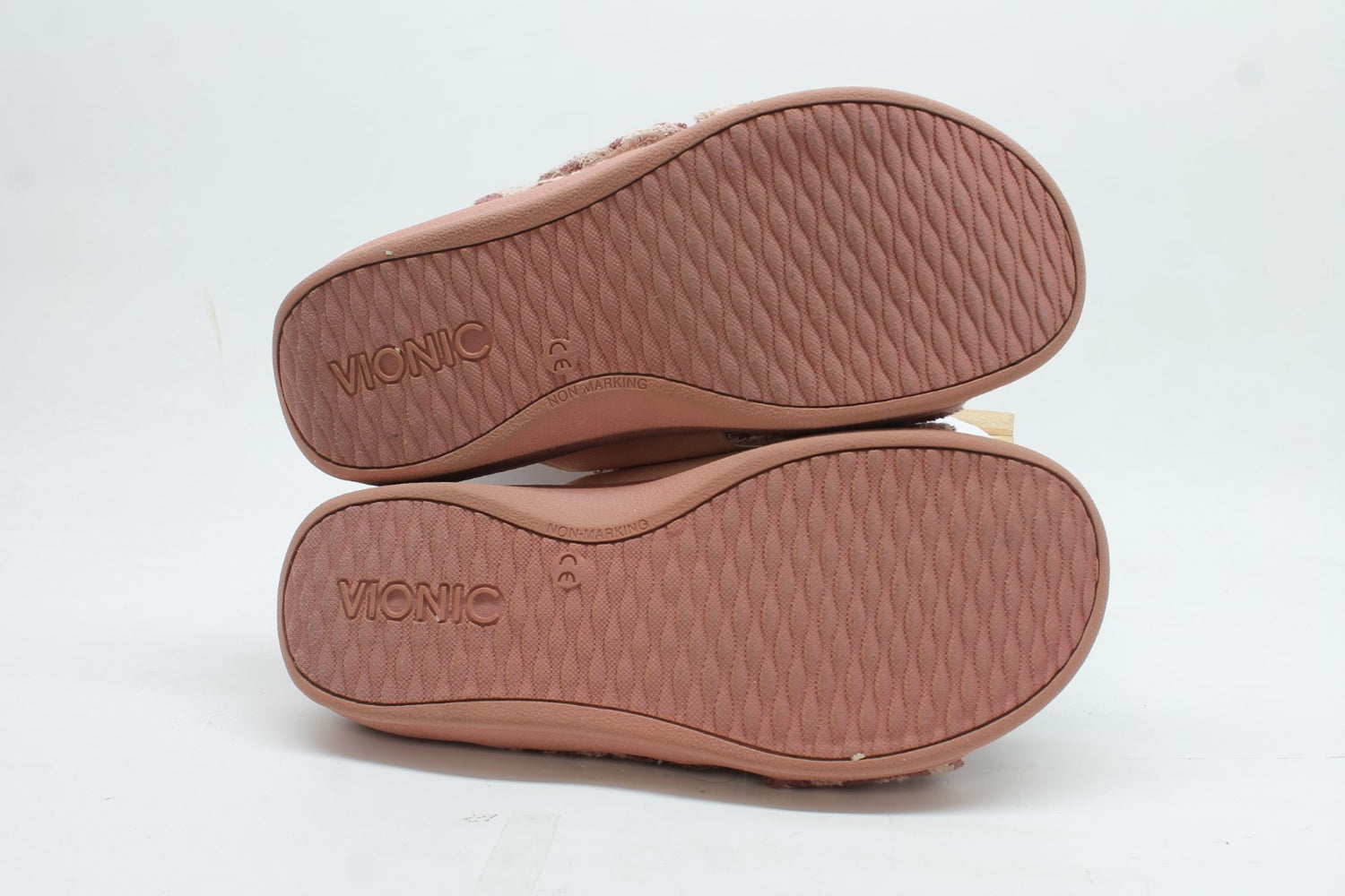 Vionic Women's Relax II Slippers Floor Sample